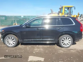2018 Volvo XC90 Momentum with VIN YV4A22PKXJ1325880, listed as a IAAI auction lot 41719160 with 105,810 mi miles. Bid and sale history available at carsss.com. Image 15.