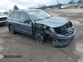 2024 Volkswagen Tiguan S z VIN 3VVRB7AX8RM111008, wystawiony jako IAAI lot #41857646 z przebiegiem 23 099 mil mil oraz . Historia ofert i sprzedaży dostępna na DreamBid. Obrazek 1.