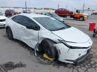 2023 Toyota Prius LE z VIN JTDACAAU2P3007625, wystawiony jako IAAI lot #42327517 z przebiegiem 20 613 mil mil oraz . Historia ofert i sprzedaży dostępna na DreamBid. Obrazek 1.