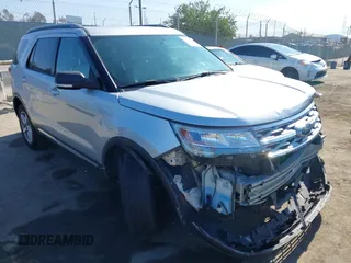 2019 Ford Explorer XLT z VIN 1FM5K7D84KGA60538, wystawiony jako IAAI lot #42603310 z przebiegiem 134 221 mil mil oraz . Historia ofert i sprzedaży dostępna na DreamBid. Obrazek 1.