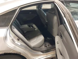 2019 Toyota Avalon XLE z VIN 4T1BZ1FB0KU027896, wystawiony jako IAAI lot #42110371 z przebiegiem 107 104 mil mil oraz . Historia ofert i sprzedaży dostępna na DreamBid. Obrazek 8.