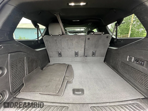 2023 Chevrolet Suburban LT z VIN 1GNSCCKD1PR309197, wystawiony jako Copart lot #62896615 z przebiegiem 184 279 mil mil oraz Czysty tytuł • Clean title. Historia ofert i sprzedaży dostępna na DreamBid. Obrazek 12.