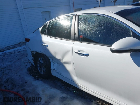 2019 Kia Optima LX with VIN 5XXGT4L33KG339985, listed as a IAAI auction lot 41218499 with 119,007 mi miles. Bid and sale history available at carsss.com. Image 6.