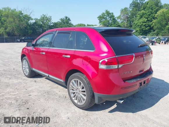 2011 Lincoln MKX z VIN 2LMDJ8JK5BBJ23713, wystawiony jako IAAI lot #42470229 z przebiegiem 185 783 mil mil oraz . Historia ofert i sprzedaży dostępna na DreamBid. Obrazek 3.