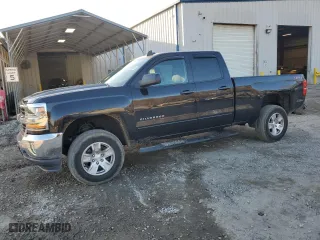 2018 Chevrolet Silverado 1500 LT with VIN 1GCVKREH4JZ105995, listed as a Copart auction lot 42918465 with 60,833 mi miles and Salvage Title. Bid and sale history available at carsss.com. Image 1.
