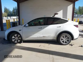 2024 Tesla Model Y Long Range with VIN 7SAYGAEEXRF988561, listed as a IAAI auction lot 42058248 with 7,845 mi miles. Bid and sale history available at carsss.com. Image 14.