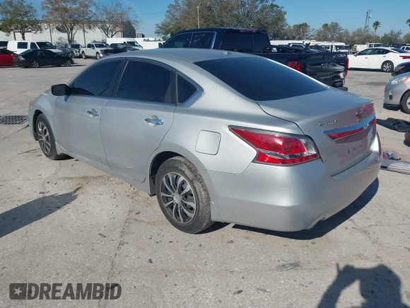 2015 Nissan Altima S with VIN 1N4AL3AP4FN304233, listed as a IAAI auction lot 41463418 with 233,084 mi miles and . Bid and sale history available at carsss.com. Image 3.