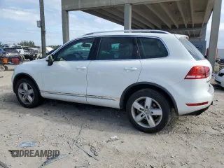 2012 Volkswagen Touareg Exec with VIN WVGEF9BP1CD008717, listed as a Copart auction lot 86095164 with 211,089 mi miles and Clean Title. Bid and sale history available at DreamBid. Image 2.
