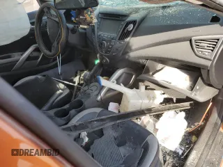2015 Hyundai Veloster Turbo z VIN KMHTC6AE4FU232597, wystawiony jako Copart lot #74137024 z przebiegiem Nie podano mil oraz Szkoda całkowita • Salvage title. Historia ofert i sprzedaży dostępna na DreamBid. Obrazek 8.