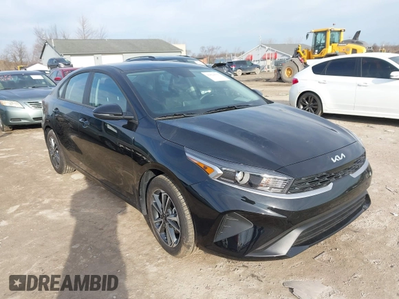 2024 Kia Forte LXS z VIN 3KPF24AD5RE840129, wystawiony jako IAAI lot #41824131 z przebiegiem 4 705 mil mil oraz . Historia ofert i sprzedaży dostępna na DreamBid. Obrazek 1.