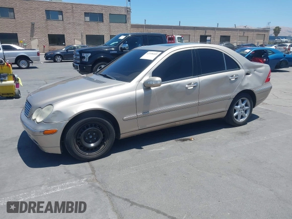 2003 Mercedes-Benz C 240 с VIN WDBRF81J23F422346, выставлен на аукционе IAAI как лот 42598405 с пробегом 115 117 миль миль и . История ставок и продаж доступна на DreamBid. Изображение 2.