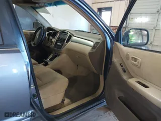 2004 Toyota Highlander with VIN JTEDP21A940011922, listed as a IAAI auction lot 41128055 with 185,564 mi miles. Bid and sale history available at carsss.com. Image 5.