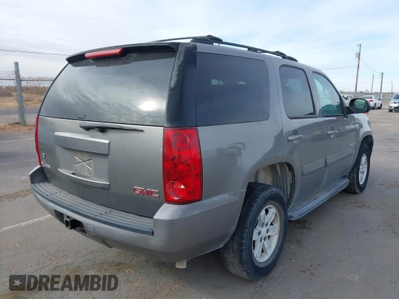 2007 GMC Yukon SLE w/3SA with VIN 1GKFC13C77R273041, listed as a IAAI auction lot 41548326 with 108,738 mi miles. Bid and sale history available at carsss.com. Image 4.