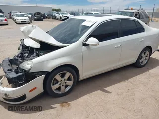 2008 Volkswagen Jetta SE z VIN 3VWRM71K38M176776, wystawiony jako IAAI lot #42244339 z przebiegiem 183 673 mil mil oraz . Historia ofert i sprzedaży dostępna na DreamBid. Obrazek 2.