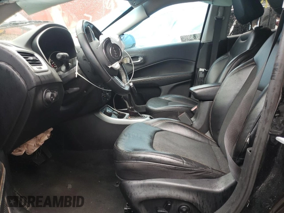 2019 Jeep Compass Latitude z VIN 3C4NJDBB5KT593286, wystawiony jako Copart lot #53249405 z przebiegiem 79 573 mil mil oraz Szkoda całkowita • Salvage title. Historia ofert i sprzedaży dostępna na DreamBid. Obrazek 7.