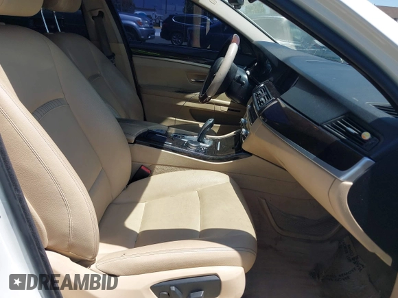 2015 BMW 5 Series 528i z VIN WBA5A5C58FD514538, wystawiony jako IAAI lot #42301127 z przebiegiem 147 084 mil mil oraz . Historia ofert i sprzedaży dostępna na DreamBid. Obrazek 5.