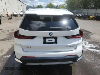 2024 BMW X1 xDrive28i z VIN WBX73EF01R5Z19955, wystawiony jako Copart lot #61263085 z przebiegiem 21 897 mil mil oraz Czysty tytuł • Clean title. Historia ofert i sprzedaży dostępna na DreamBid. Obrazek 6.