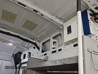 2023 Ford Transit Cargo с VIN 1FTBR2X82PKA60186, выставлен на аукционе IAAI как лот 42573161 с пробегом 47 202 миль миль и . История ставок и продаж доступна на DreamBid. Изображение 3.