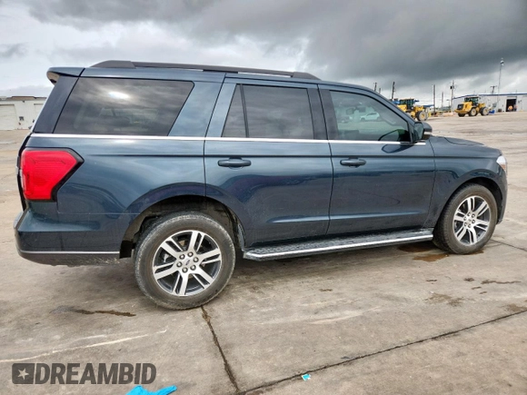 2022 Ford Expedition XLT with VIN 1FMJU1HT5NEA48449, listed as a Copart auction lot 61662065 with 31,418 mi miles and Salvage title. Bid and sale history available at DreamBid. Image 3.