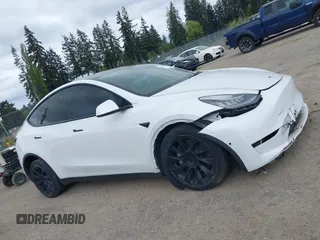 2021 Tesla Model Y Standard Range with VIN 5YJYGDED9MF121828, listed as a IAAI auction lot 42119518 with 34,454 mi miles and . Bid and sale history available at carsss.com. Image 12.