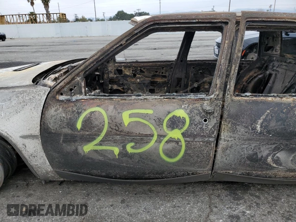 1988 Cadillac DeVille z VIN 1G6CD5155J4224547, wystawiony jako Copart lot #42850345 z przebiegiem Nie podano mil oraz Nie do naprawy • Non repairable. Historia ofert i sprzedaży dostępna na DreamBid. Obrazek 7.