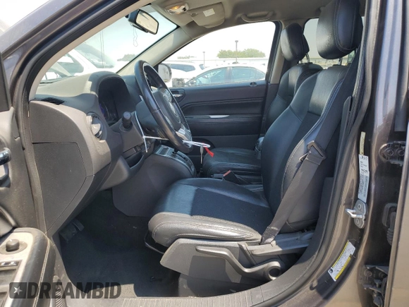 2016 Jeep Compass High Altitude z VIN 1C4NJDEB7GD637930, wystawiony jako Copart lot #64143735 z przebiegiem 141 060 mil mil oraz Czysty tytuł • Clean title. Historia ofert i sprzedaży dostępna na DreamBid. Obrazek 7.