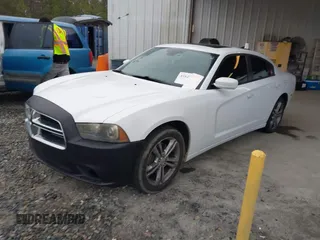 2013 Dodge Charger SXT z VIN 2C3CDXJG8DH528767, wystawiony jako IAAI lot #41627596 z przebiegiem 204 619 mil mil oraz . Historia ofert i sprzedaży dostępna na DreamBid. Obrazek 2.