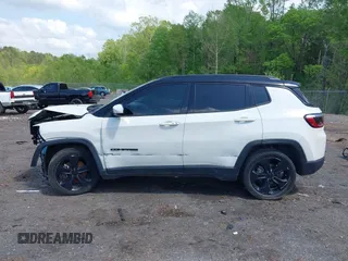 2021 Jeep Compass Altitude with VIN 3C4NJCBB8MT531586, listed as a IAAI auction lot 41941336 with 61,476 mi miles. Bid and sale history available at carsss.com. Image 14.