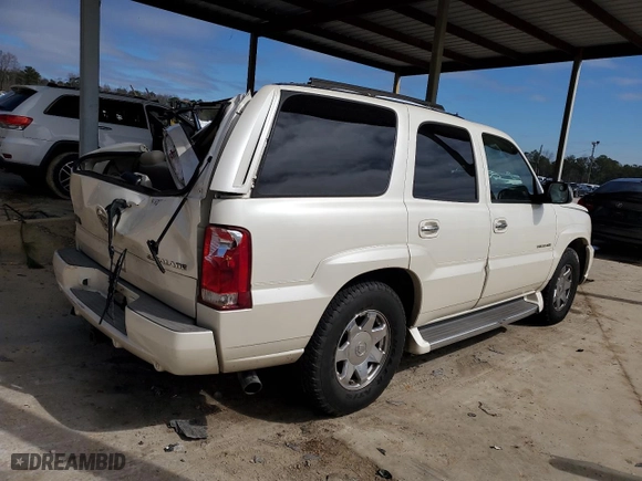 2005 Cadillac Escalade with VIN 1GYEC63N85R267956, listed as a Copart auction lot 46245185 with 85,946 mi miles and Salvage Title. Bid and sale history available at carsss.com. Image 3.