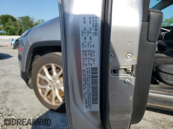2018 Jeep Cherokee Latitude Tech Connect z VIN 1C4PJLCBXJD528035, wystawiony jako Copart lot #65602975 z przebiegiem 180 208 mil mil oraz Czysty tytuł • Clean title. Historia ofert i sprzedaży dostępna na DreamBid. Obrazek 12.