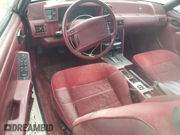 1993 Ford Mustang z VIN 1FACP44M1PF202775, wystawiony jako Copart lot #49049695 z przebiegiem 7 901 mil mil oraz Czysty tytuł • Clean title. Historia ofert i sprzedaży dostępna na DreamBid. Obrazek 8.
