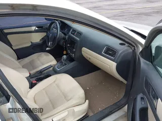 2012 Volkswagen Jetta SE с VIN 3VWDP7AJ4CM308882, выставлен на аукционе IAAI как лот 41923116 с пробегом 218 886 миль миль и . История ставок и продаж доступна на DreamBid. Изображение 5.