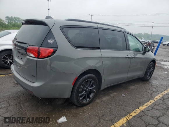 2020 Chrysler Pacifica Launch Edition with VIN 2C4RC3BG5LR274055, listed as a Copart auction lot 59786895 with 30,475 mi miles and Salvage title. Bid and sale history available at DreamBid. Image 3.