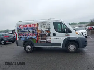 2017 Ram ProMaster Cargo z VIN 3C6TRVNG4HE534781, wystawiony jako IAAI lot #42274362 z przebiegiem 133 686 mil mil oraz . Historia ofert i sprzedaży dostępna na DreamBid. Obrazek 13.