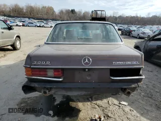 1984 Mercedes-Benz 300 D with VIN WDBAB33A9EA067572, listed as a Copart auction lot 79063724 with 175,663 mi miles and Salvage Title. Bid and sale history available at DreamBid. Image 6.