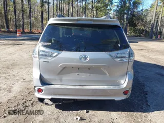 2018 Toyota Sienna SE z VIN 5TDXZ3DC3JS927325, wystawiony jako IAAI lot #41708684 z przebiegiem 95 929 mil mil oraz . Historia ofert i sprzedaży dostępna na DreamBid. Obrazek 16.