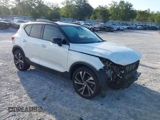 2020 Volvo XC40 R-Design with VIN YV4162UM6L2265698, listed as a IAAI auction lot 42704163 with 37,084 mi miles and . Bid and sale history available at DreamBid. Image 1.