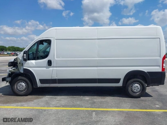 2025 Ram ProMaster Cargo Van Tradesman with VIN 3C6LRVDG8SE518592, listed as a IAAI auction lot 42067132 with 2,038 mi miles. Bid and sale history available at carsss.com. Image 15.