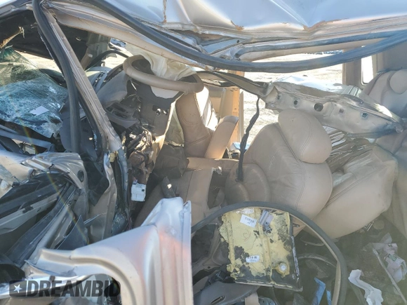 1997 Lincoln Town Car Signature z VIN 1LNLM82W5VY758132, wystawiony jako Copart lot #42643405 z przebiegiem Nie podano mil oraz Szkoda całkowita • Salvage title. Historia ofert i sprzedaży dostępna na DreamBid. Obrazek 7.