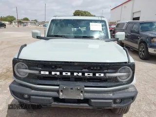 2023 Ford Bronco z VIN 1FMEE5BP9PLA97587, wystawiony jako IAAI lot #42168516 z przebiegiem 29 622 mil mil oraz . Historia ofert i sprzedaży dostępna na DreamBid. Obrazek 12.