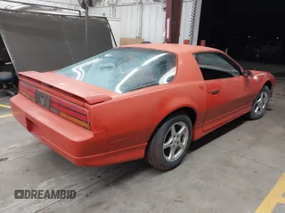 1990 Pontiac Firebird z VIN 1G2FS23T9LL219603, wystawiony jako IAAI lot #41774239 z przebiegiem 135 648 mil mil oraz . Historia ofert i sprzedaży dostępna na DreamBid. Obrazek 4.
