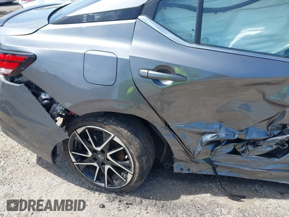 2024 Nissan Sentra SR with VIN 3N1AB8DV9RY279974, listed as a IAAI auction lot 42681299 with 20,552 mi miles and . Bid and sale history available at DreamBid. Image 6.