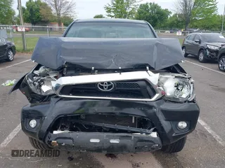 2013 Toyota Tacoma z VIN 3TMLU4EN5DM107819, wystawiony jako IAAI lot #42167593 z przebiegiem 196 714 mil mil oraz . Historia ofert i sprzedaży dostępna na DreamBid. Obrazek 6.