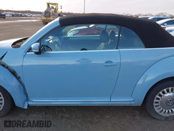 2013 Volkswagen Beetle 2.5L with VIN 3VW5P7AT9DM811542, listed as a IAAI auction lot 41683361 with 79,018 mi miles and . Bid and sale history available at DreamBid. Image 14.