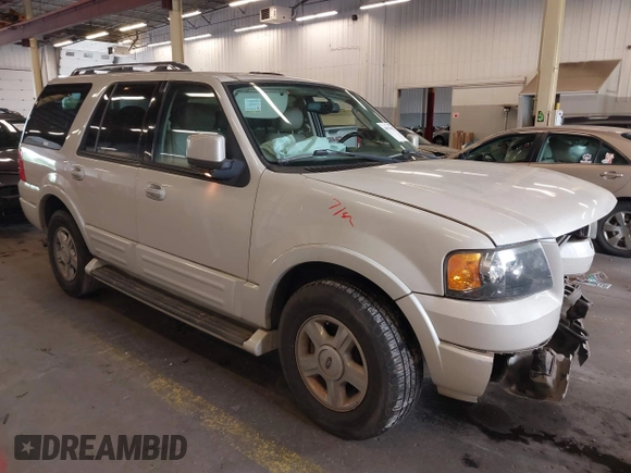 2005 Ford Expedition Limited with VIN 1FMFU20585LA92398, listed as a IAAI auction lot 40339627 with 154,554 mi miles. Bid and sale history available at carsss.com. Image 1.