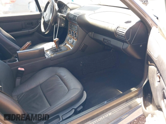 2000 BMW Z3 2.5 with VIN 4USCH9347YLF85613, listed as a IAAI auction lot 42194616 with 89,861 mi miles and . Bid and sale history available at DreamBid. Image 5.