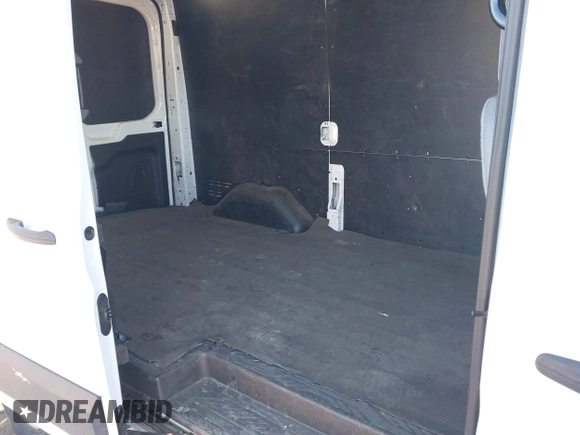 2019 Ford Transit z VIN 1FTYR1CM6KKB81786, wystawiony jako IAAI lot #41638685 z przebiegiem 87 476 mil mil oraz . Historia ofert i sprzedaży dostępna na DreamBid. Obrazek 8.