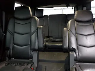 2016 Cadillac Escalade Platinum z VIN 1GYS4DKJ3GR354153, wystawiony jako Copart lot #82494394 z przebiegiem 124 561 mil mil oraz Szkoda całkowita • Salvage title. Historia ofert i sprzedaży dostępna na DreamBid. Obrazek 10.