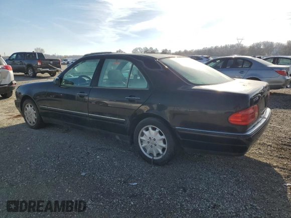 1997 Mercedes-Benz E-Class with VIN WDBJF55F5VJ028552, listed as a Copart auction lot 84172054 with 308,426 mi miles and Clean Title. Bid and sale history available at carsss.com. Image 2.
