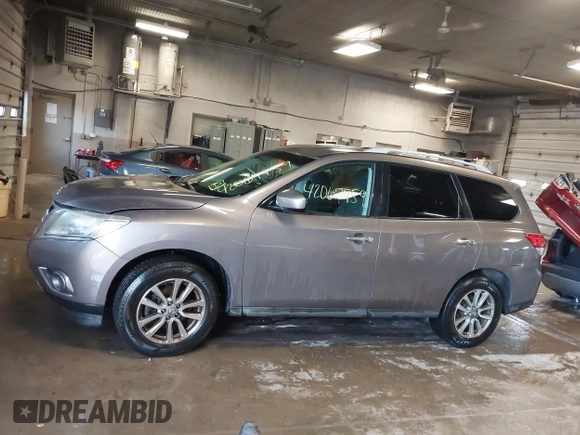 2014 Nissan Pathfinder S with VIN 5N1AR2MM7EC601720, listed as a IAAI auction lot 42067759 with 114,910 mi miles and . Bid and sale history available at DreamBid. Image 14.
